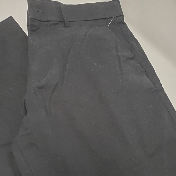 Gap  Modern Khakis in Straight Fit with Gapflex - Picture 3 of 4